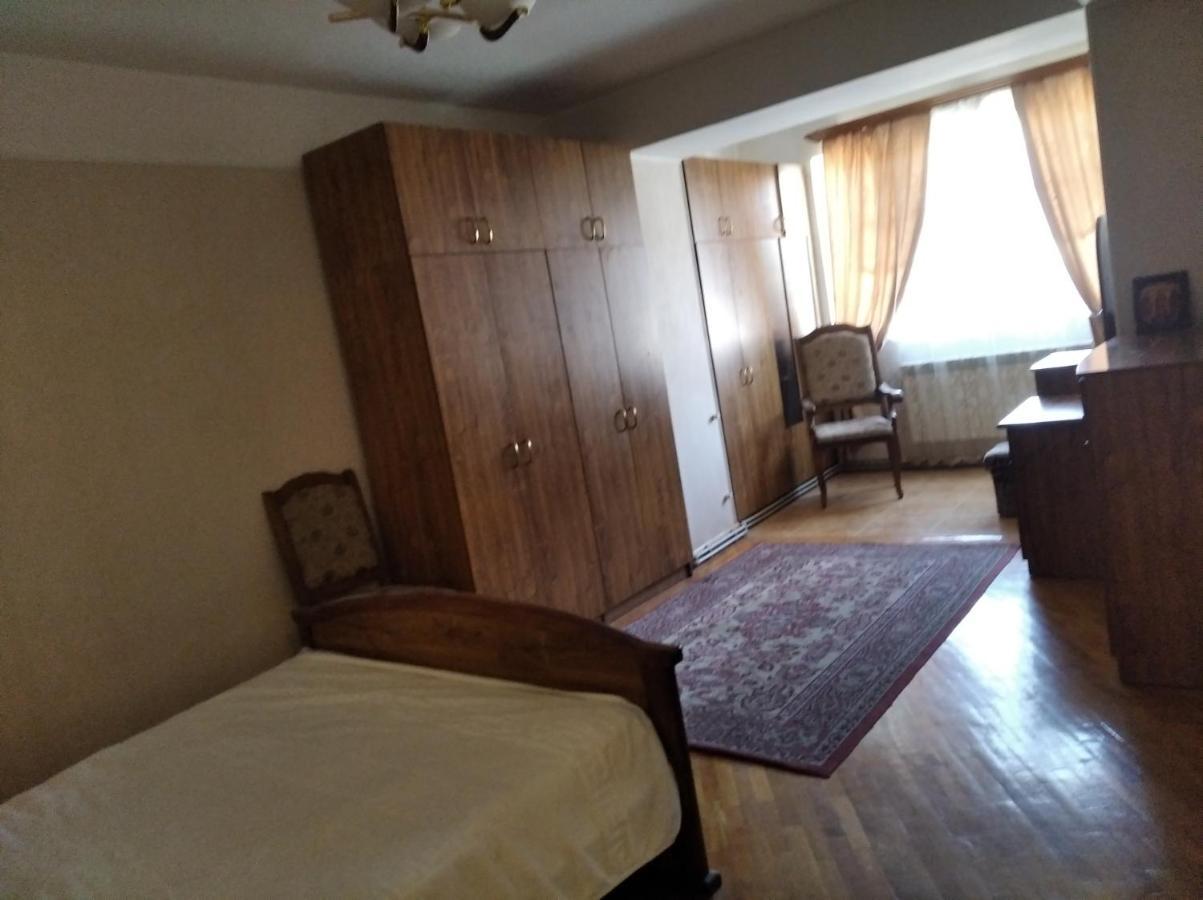 3 Room Apartment In Small Center Of Ереван Екстериор снимка