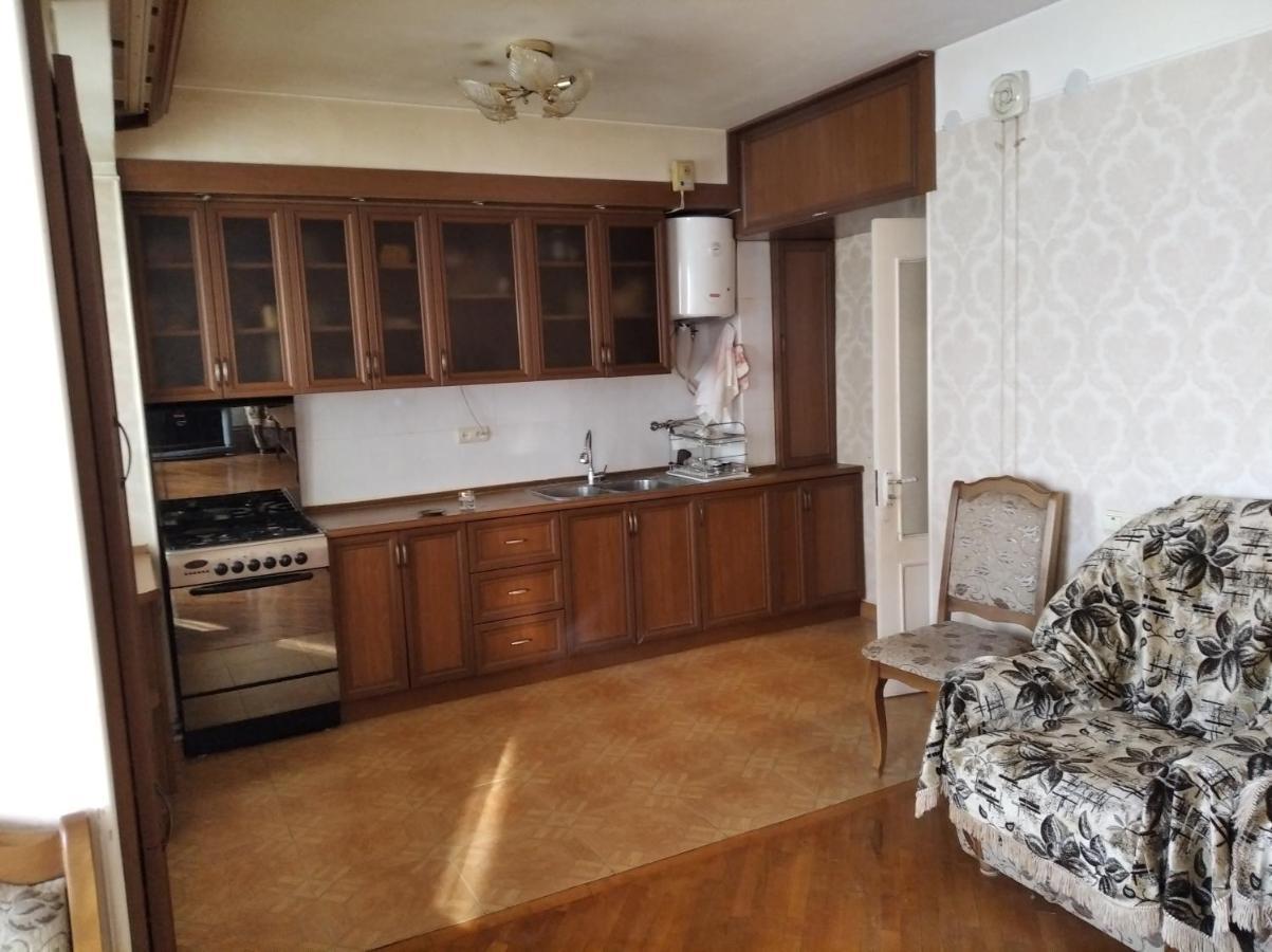 3 Room Apartment In Small Center Of Ереван Екстериор снимка