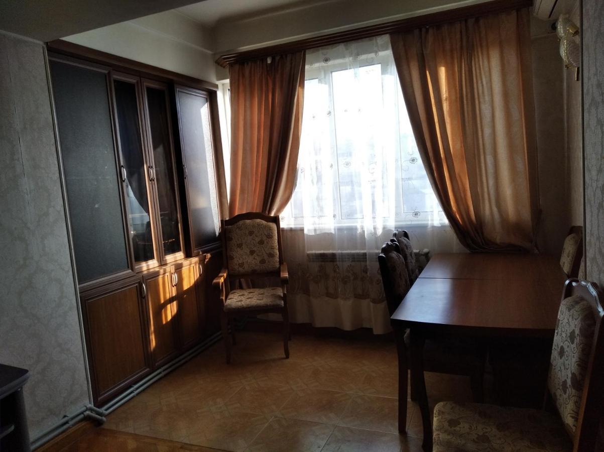 3 Room Apartment In Small Center Of Ереван Екстериор снимка