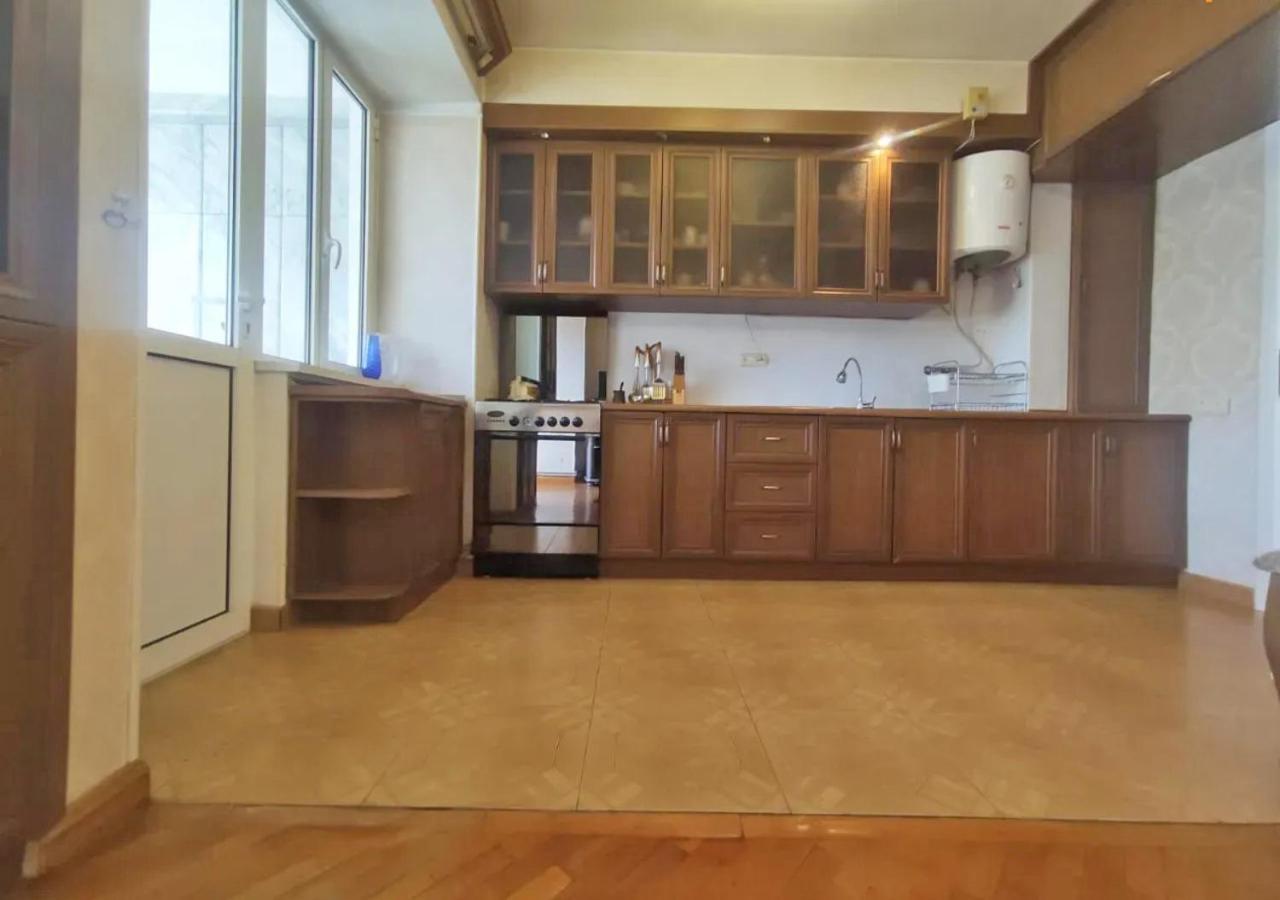 3 Room Apartment In Small Center Of Ереван Екстериор снимка