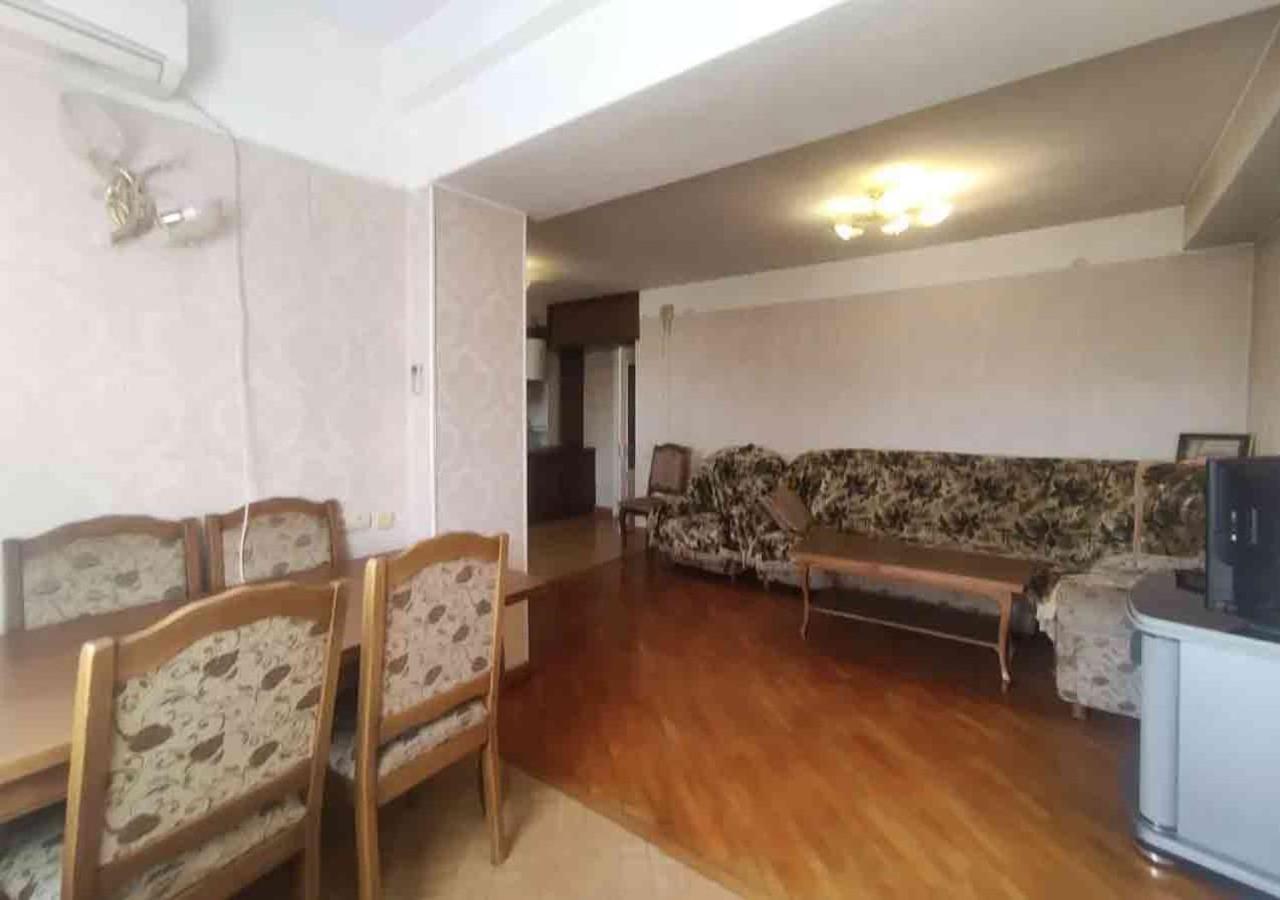 3 Room Apartment In Small Center Of Ереван Екстериор снимка